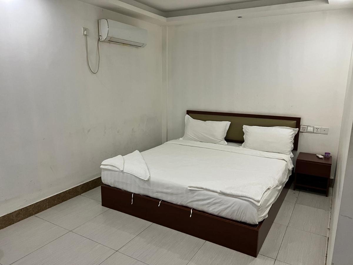Yaou Hotel Phnom Penh Exterior photo